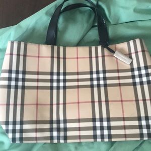 Lk NEW Burberry Logo Classic Novacheck Canvas Tote
